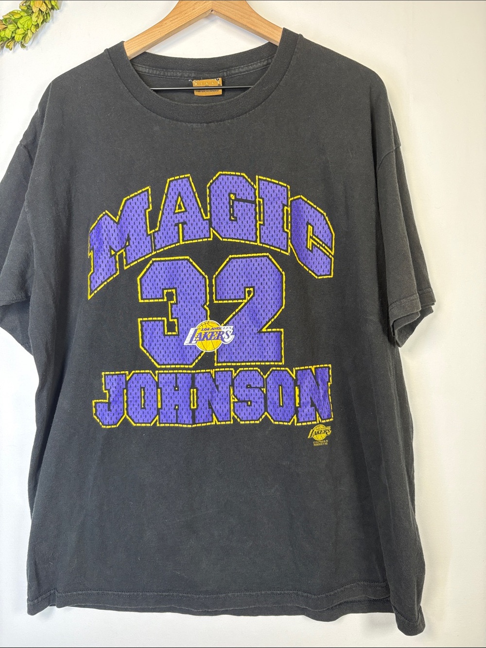 NUTMEG VTG Magic Johnson 32 L.A. Lakers Black Cotton Graphic Tee-Shirt size XL